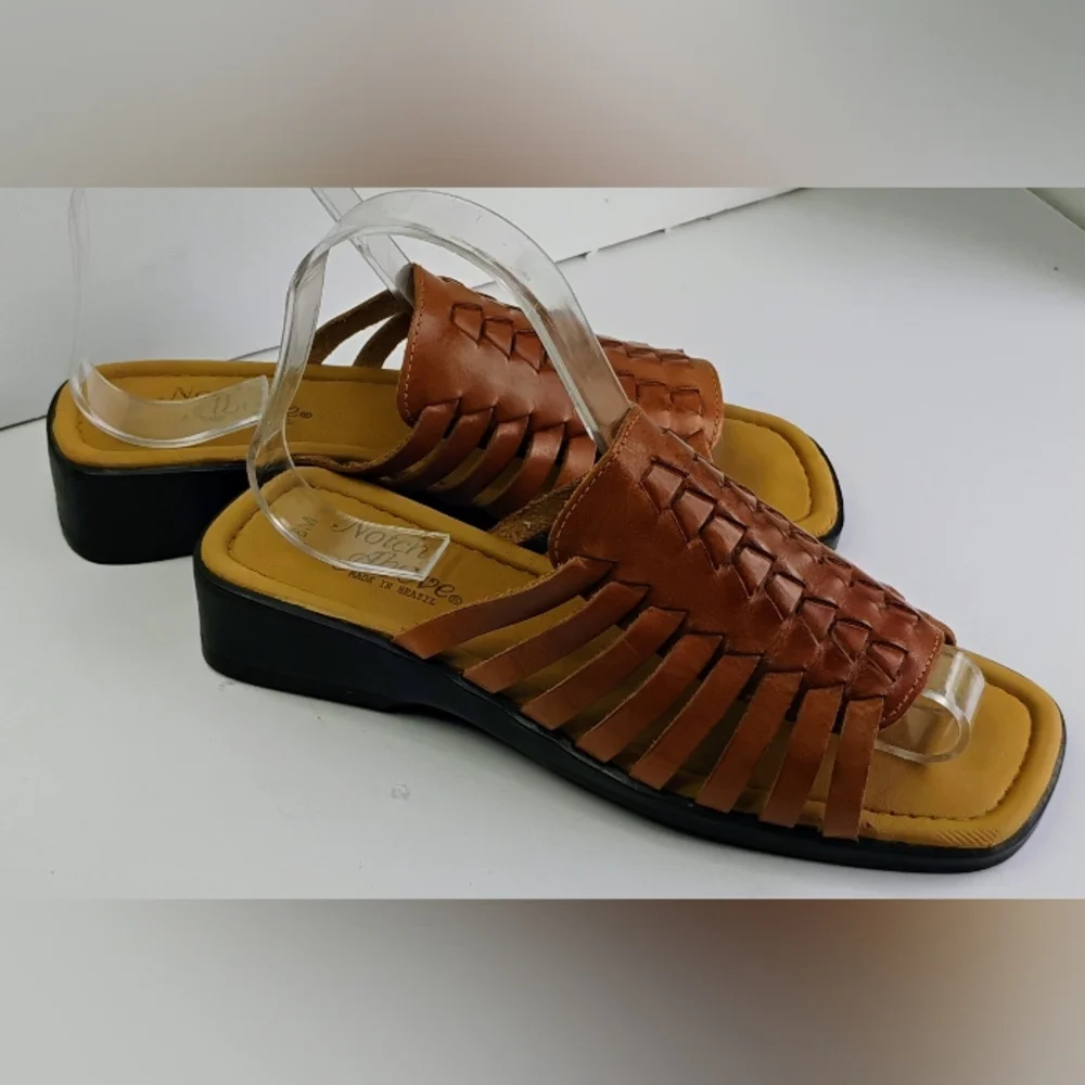 Notch Above Leather Upper Flats Sandals Brown Sz 8M Women's Open Toe Brazil